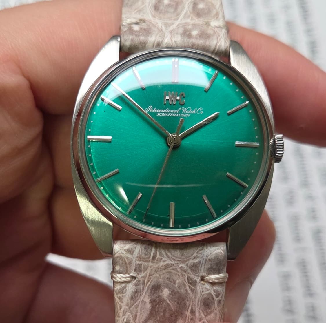 빈티지 IWC 샤프하우젠 에메랄드그린 슬림 수동 메커니컬 드레스워치
 상품이미지2