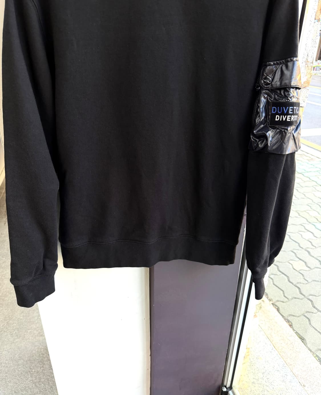 L/ 듀베티카 22FW 맨투맨 상품이미지4