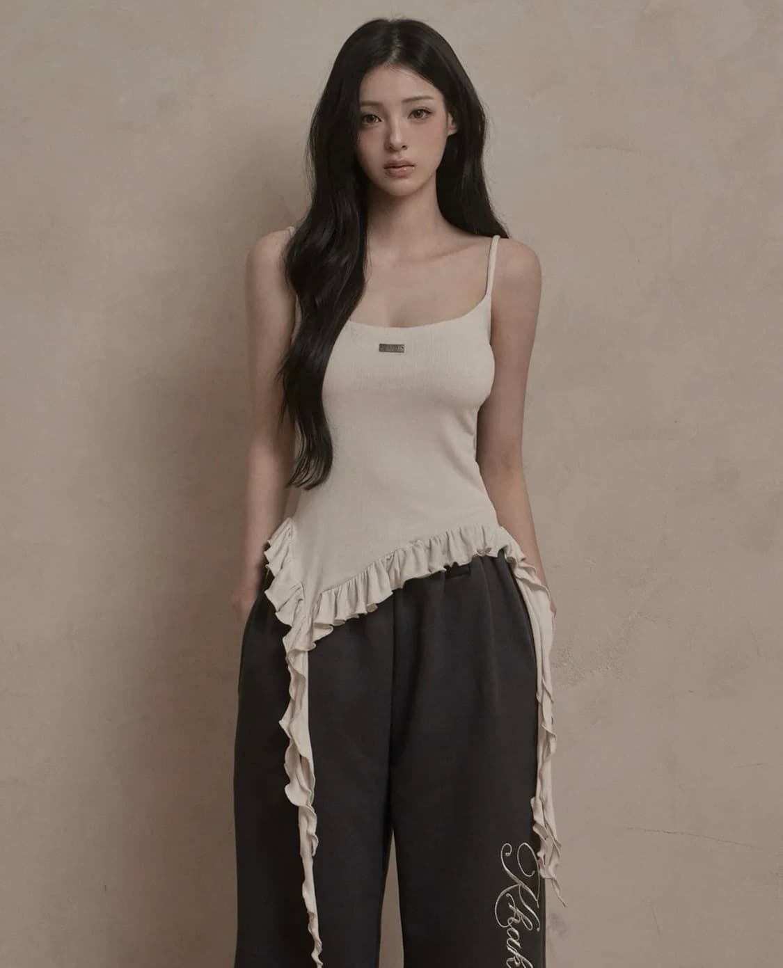 카키포인트 러플 레이어드 슬리브리스 크림 상품이미지1