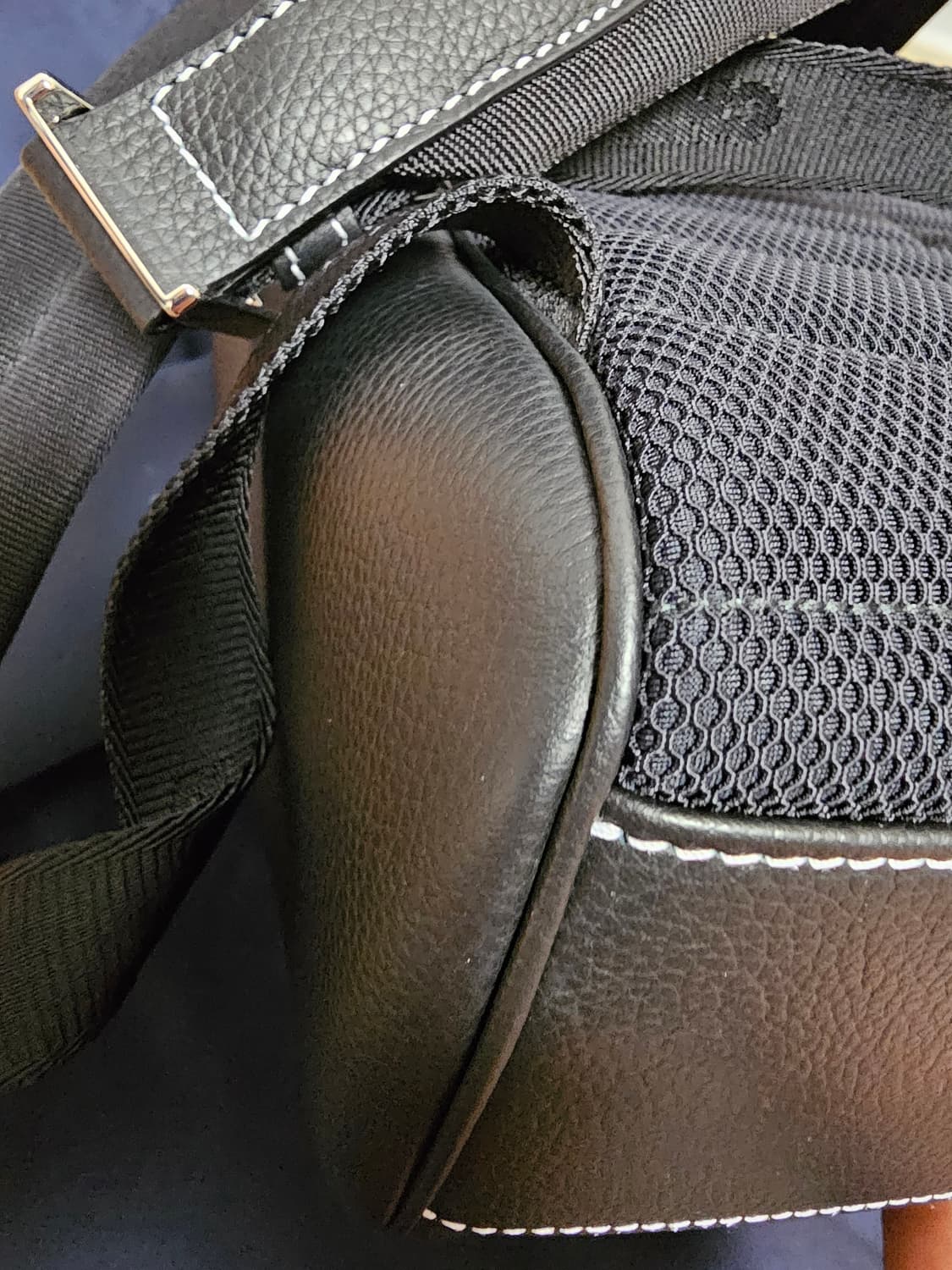 디올 올레더 스티치 새들 버클 플랩 백팩 신형 25ss 상품이미지8