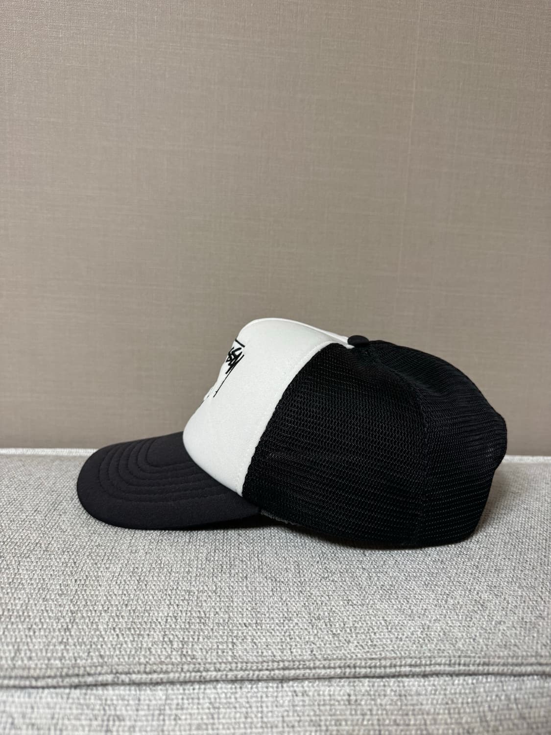 [Stussy]스투시 스컬로고 메쉬 트러커캡_블랙 (F) 상품이미지3