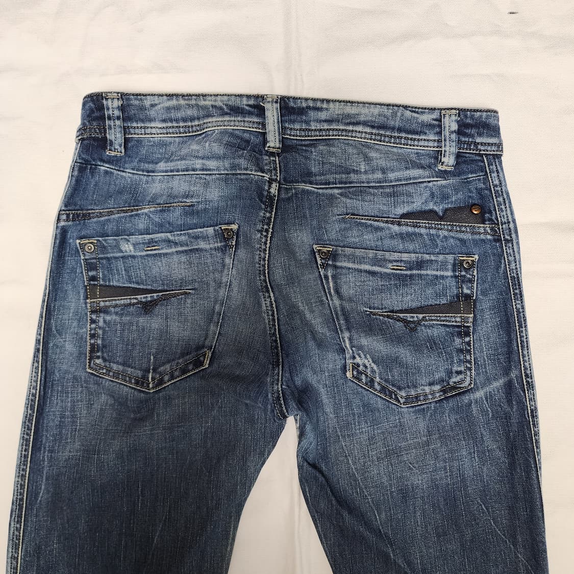 DIESEL DARRON 디젤 워시드 테이퍼드 데님팬츠 상품이미지6