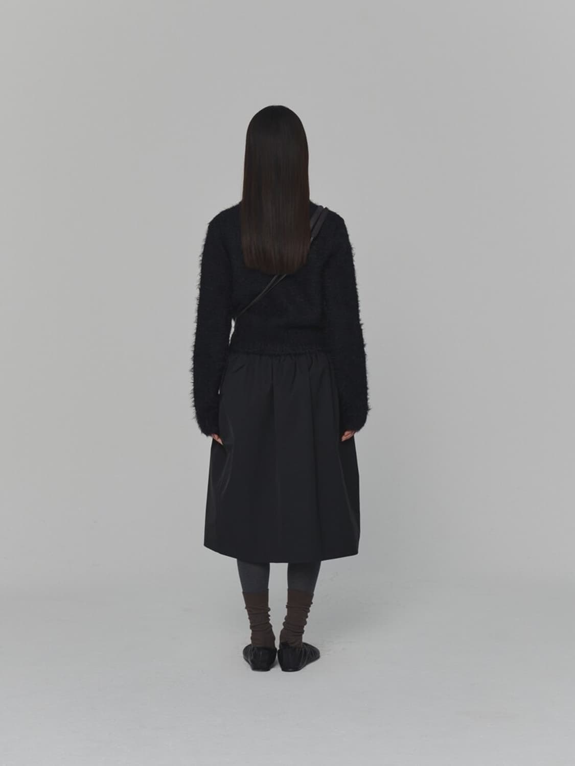 아모멘토 섀기 크롭 가디건 블랙 상품이미지4