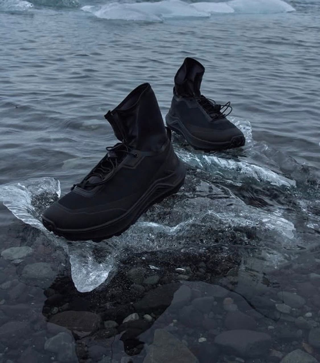 데상트 유스 시프트 트레일 블랙 판매합니다  상품이미지1