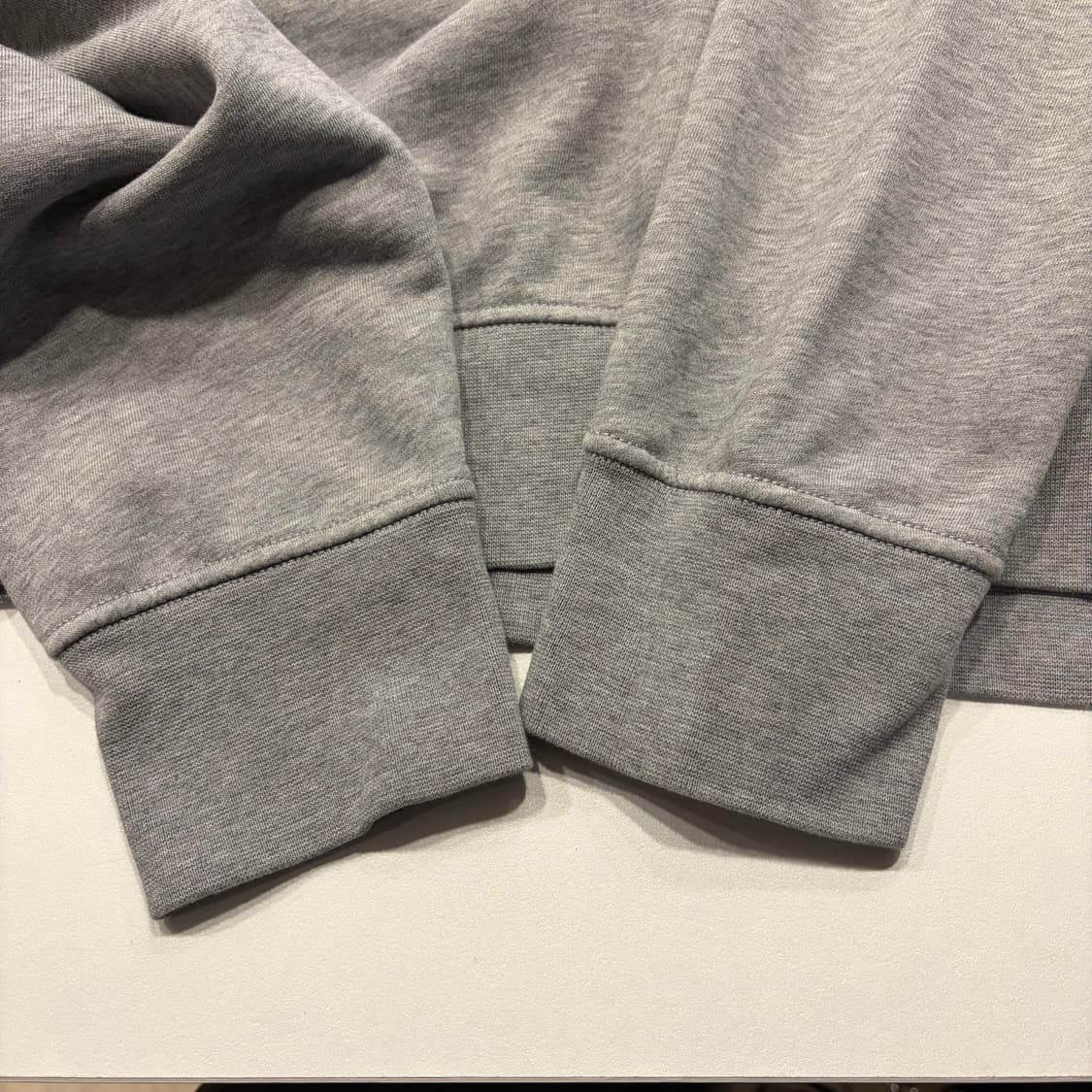 [XL] 22ss 스톤아일랜드 신형 큐알 와펜 맨투맨 그레이 C816 상품이미지6