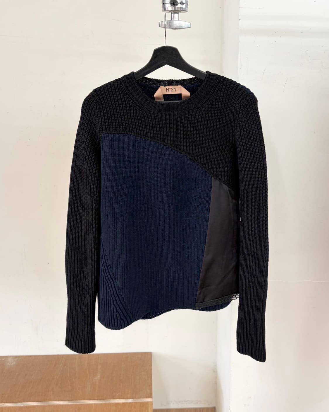 N21 블랙 네이비 골지 니트 스웨터  상품이미지1