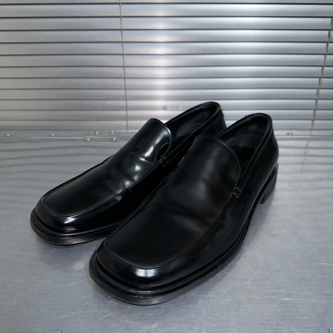 새상품 블랙 프라다 스퀘어 로퍼 상품이미지3