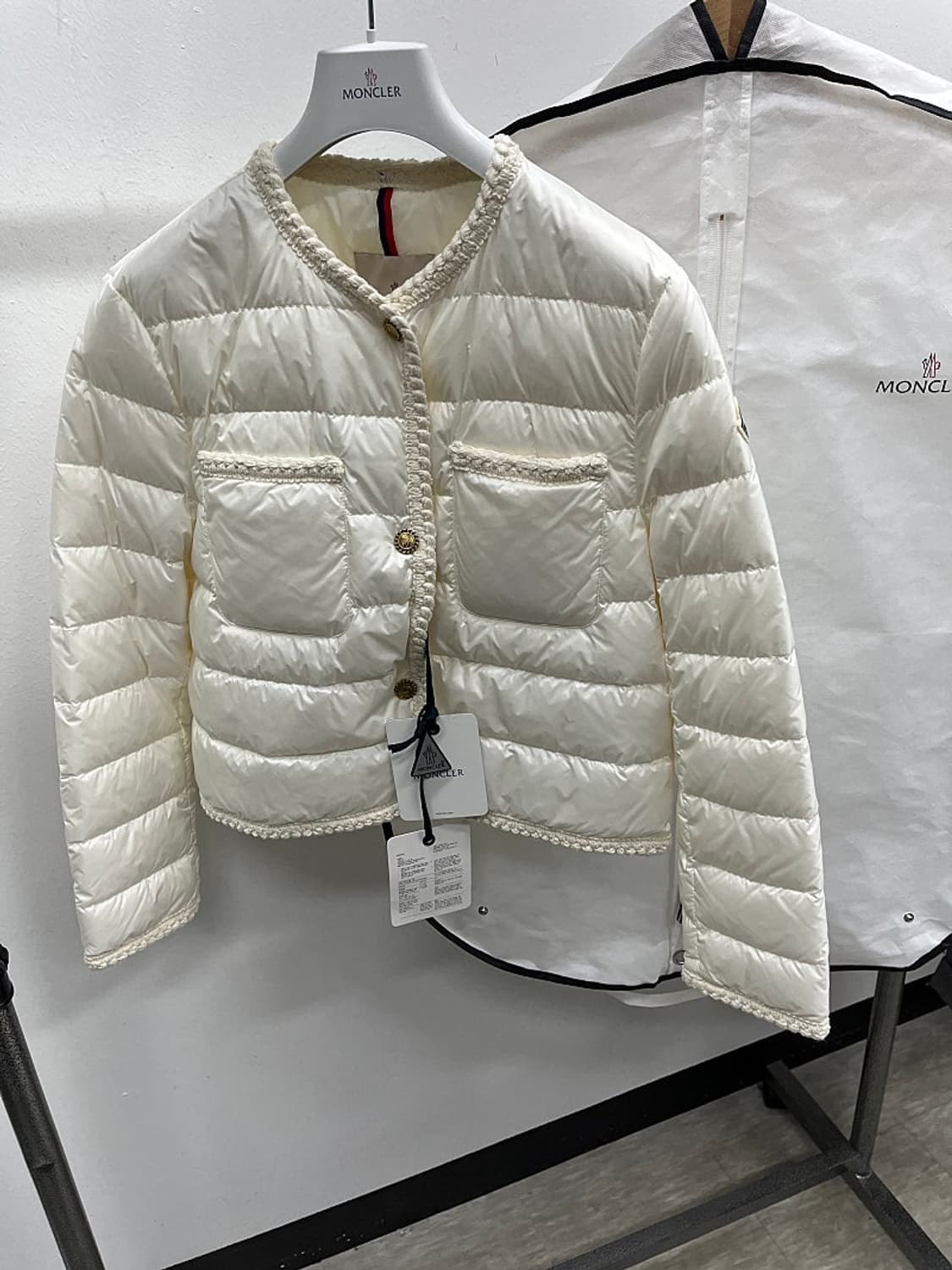 여) 몽클레어 경량 숏패딩  상품이미지2