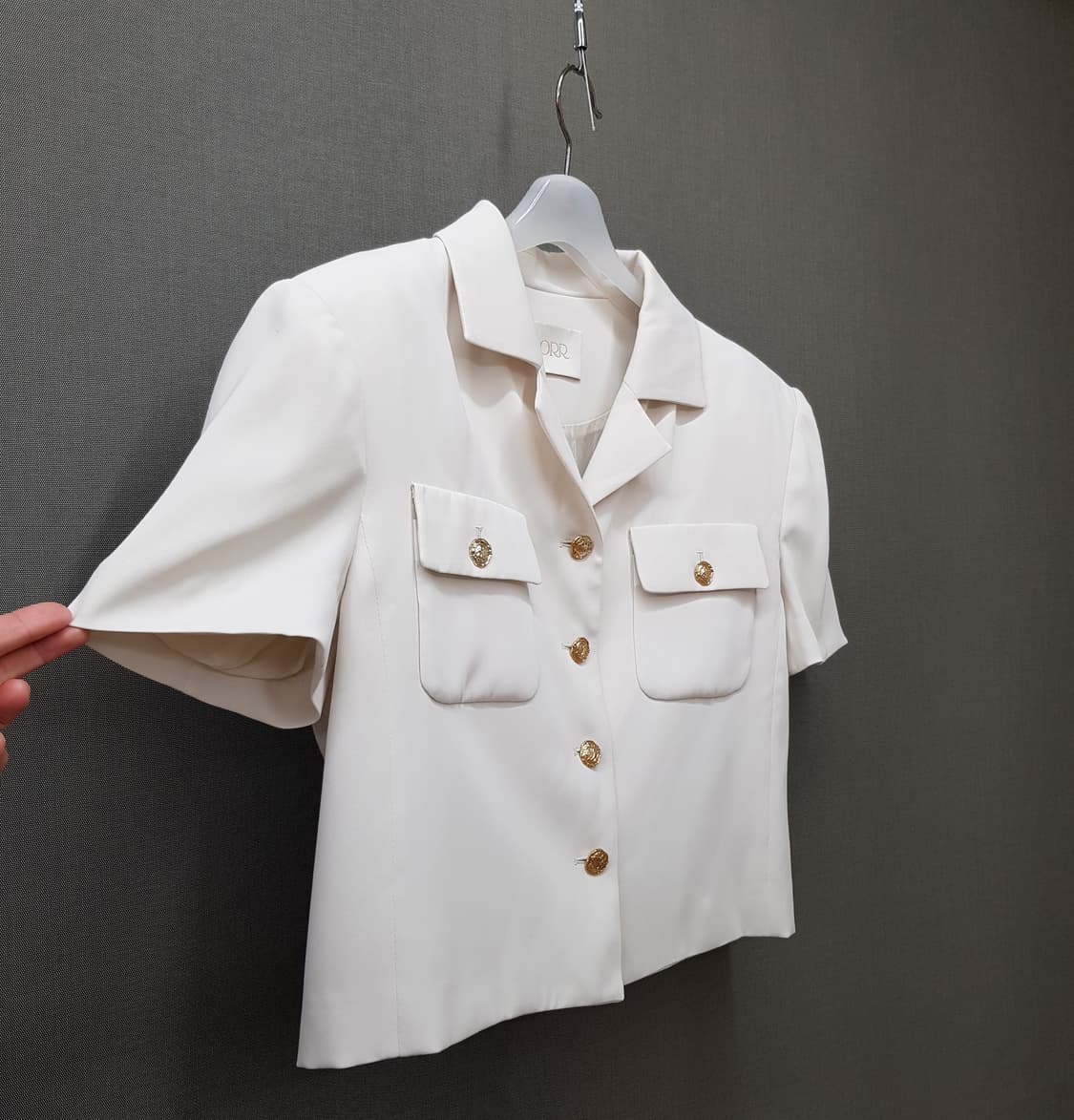 오르 2024 골드 버튼 크롭 반팔 자켓 블라우스 M사이즈 상품이미지4