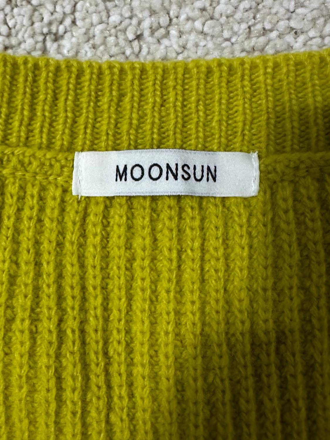 문선 아가일 펀칭 니트베스트 머스타드 상품이미지5