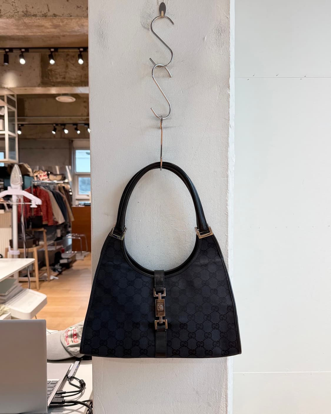 구찌 블랙 재키 GG 캔버스 원 숄더백 상품이미지2