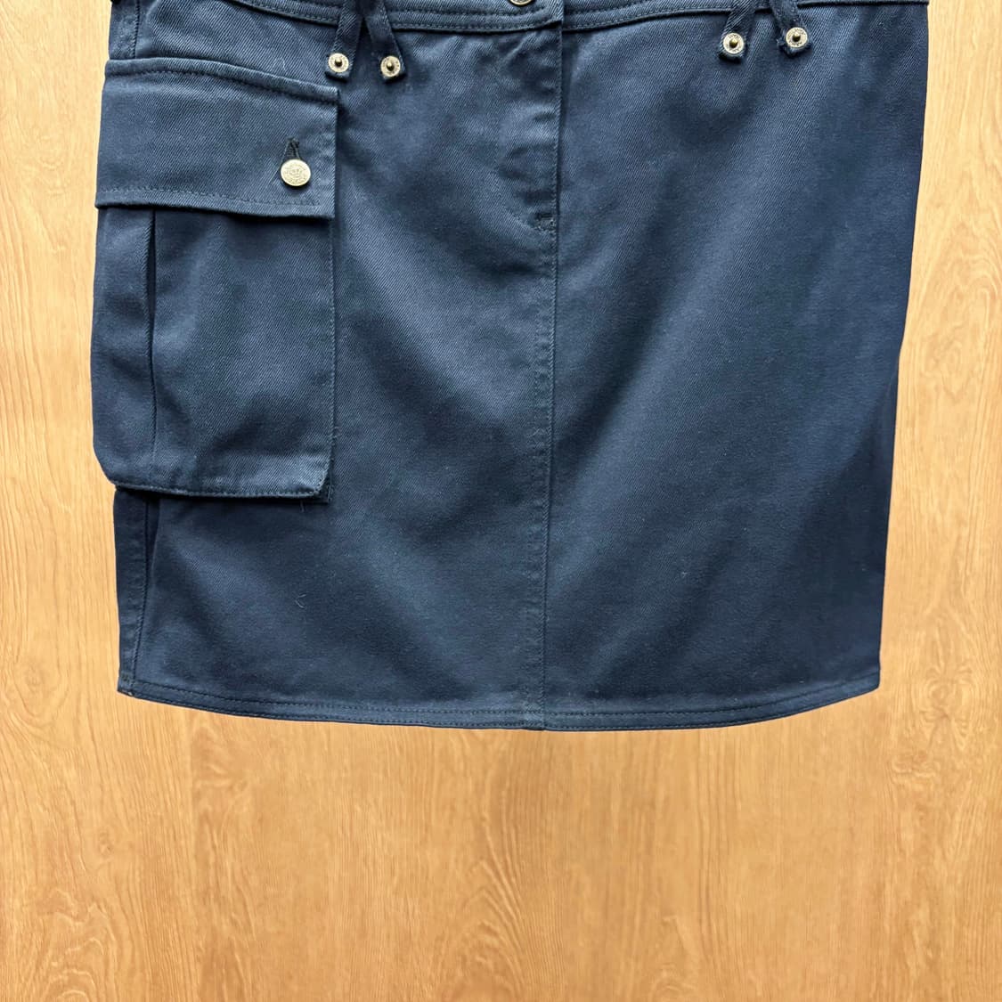 아르마니 진스 미니 스커트 더블 버튼 클로징 사이드 포켓 디테일 블랙 상품이미지5