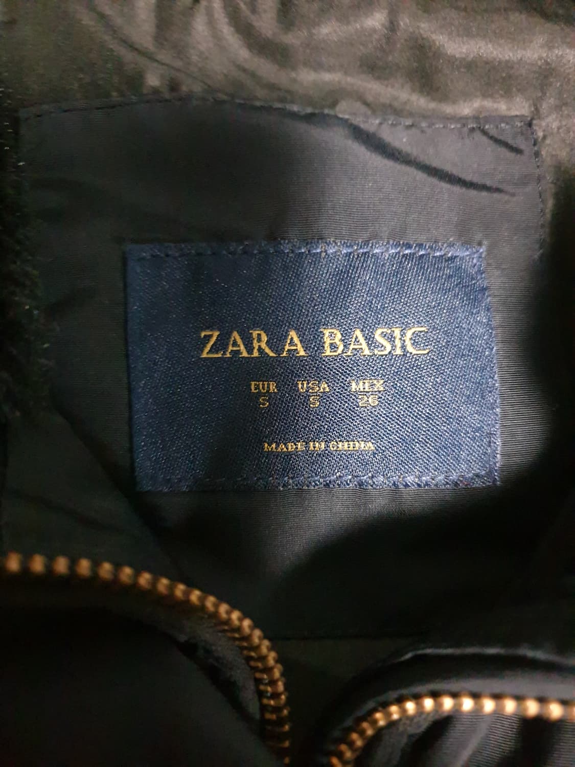 자라 베이직 넥 융털 오리털 슬림핏 패딩 (S) 상품이미지3