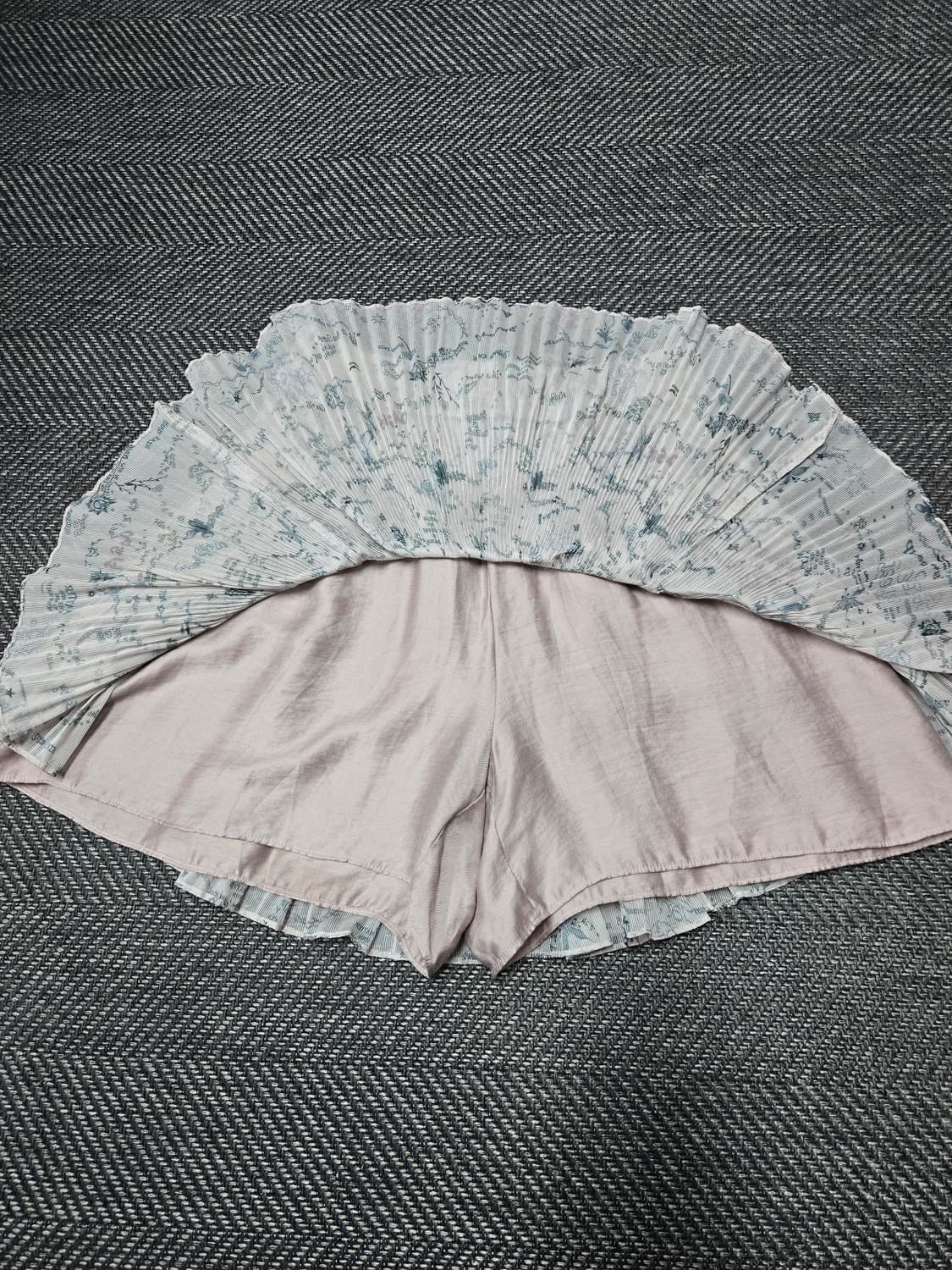 한섬 SYSTEM 시스템 RE-EDITION 플리츠 미니 스커트 상품이미지3