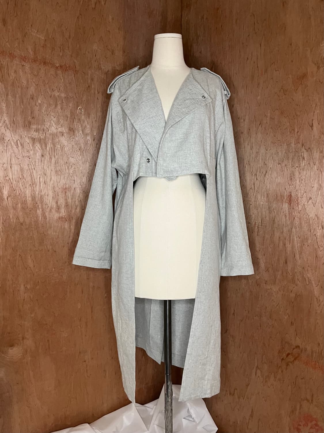 토가 풀라 컷아웃 레이어드 롱 재킷 상품이미지2