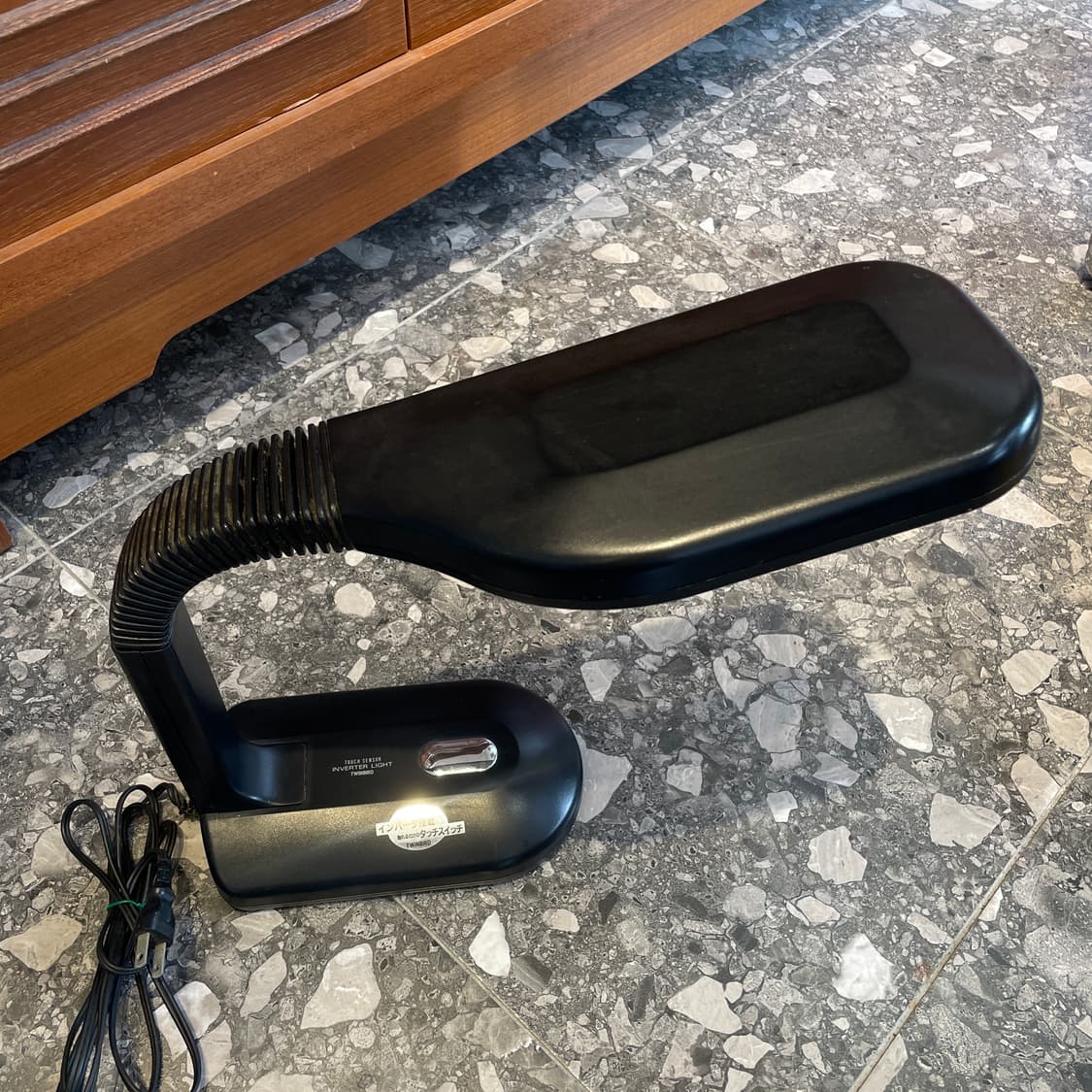 Twinbird FL-8271 Touch Sensor Desk Lamp 상품이미지1