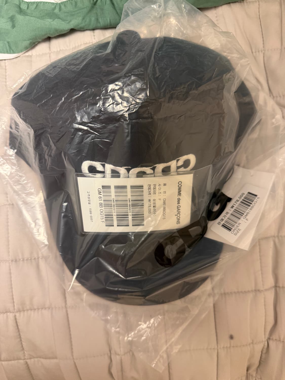 [CDGDC] 꼼데가르송 지디 위버멘쉬 콜라보 블랙 캡 새상품 상품이미지2