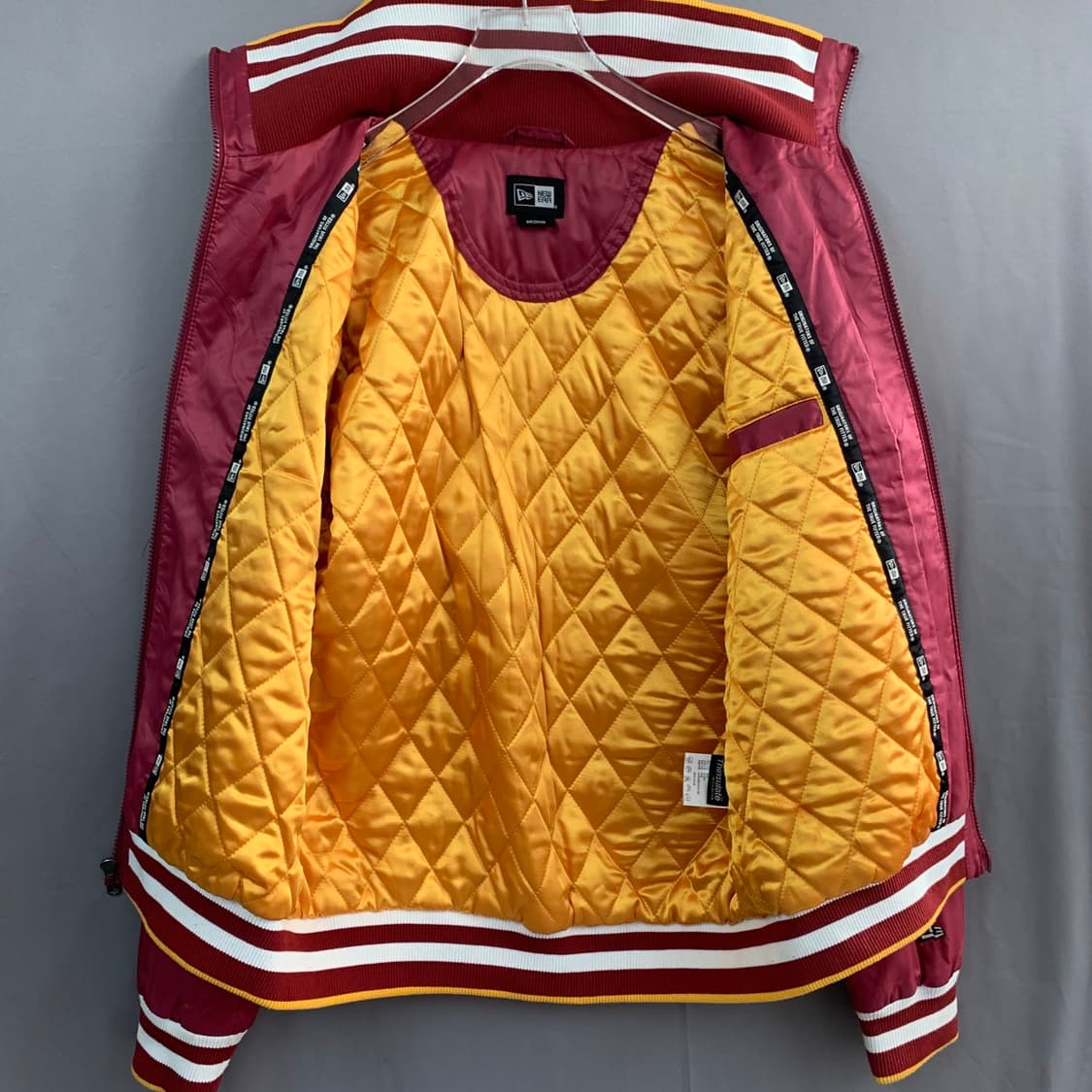 M 뉴에라 버건디 새틴 바시티 스타디움 야구 자켓 상품이미지3