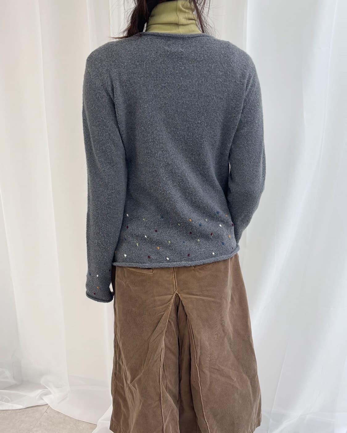 헴 라인 컬러링 도트 자수 보트넥 풀오버 상품이미지10