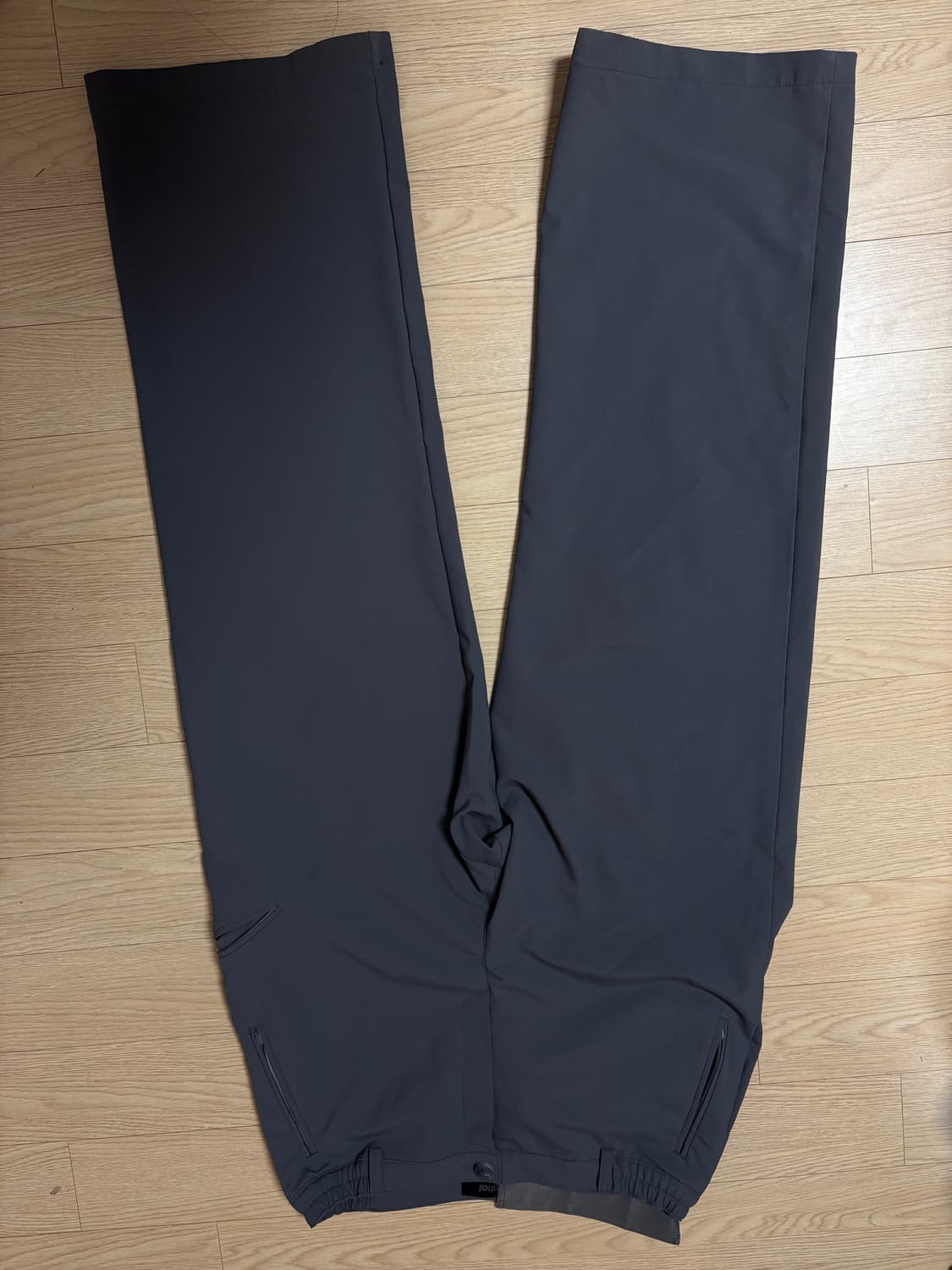 지초이 AW25 ZIP TROUSERS (CHARCOAL) 상품이미지2