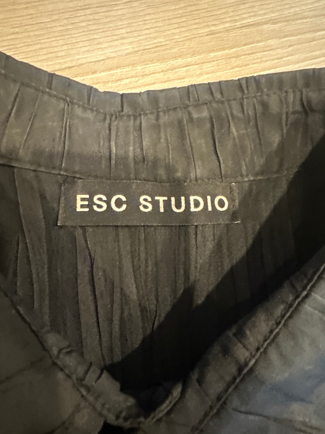 ESC STUDIO 플리츠 셔츠 블랙 상품이미지2