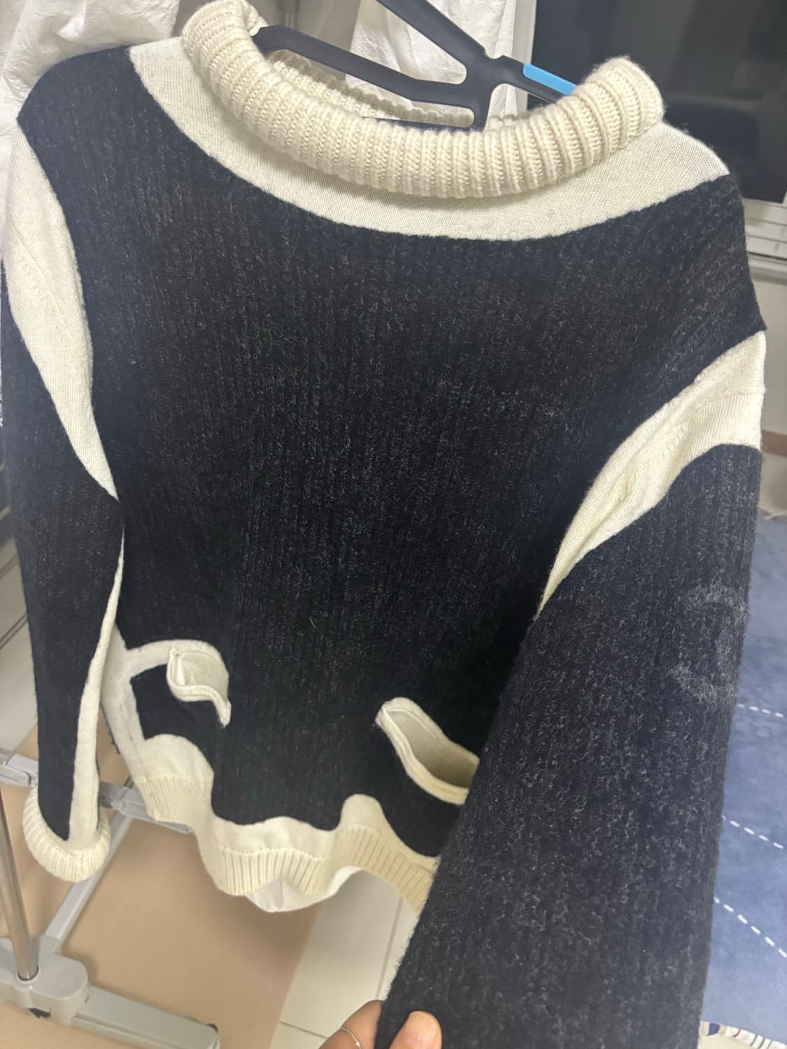 Chanel 샤넬로고 울니트스웨터 (S~M) 상품이미지1