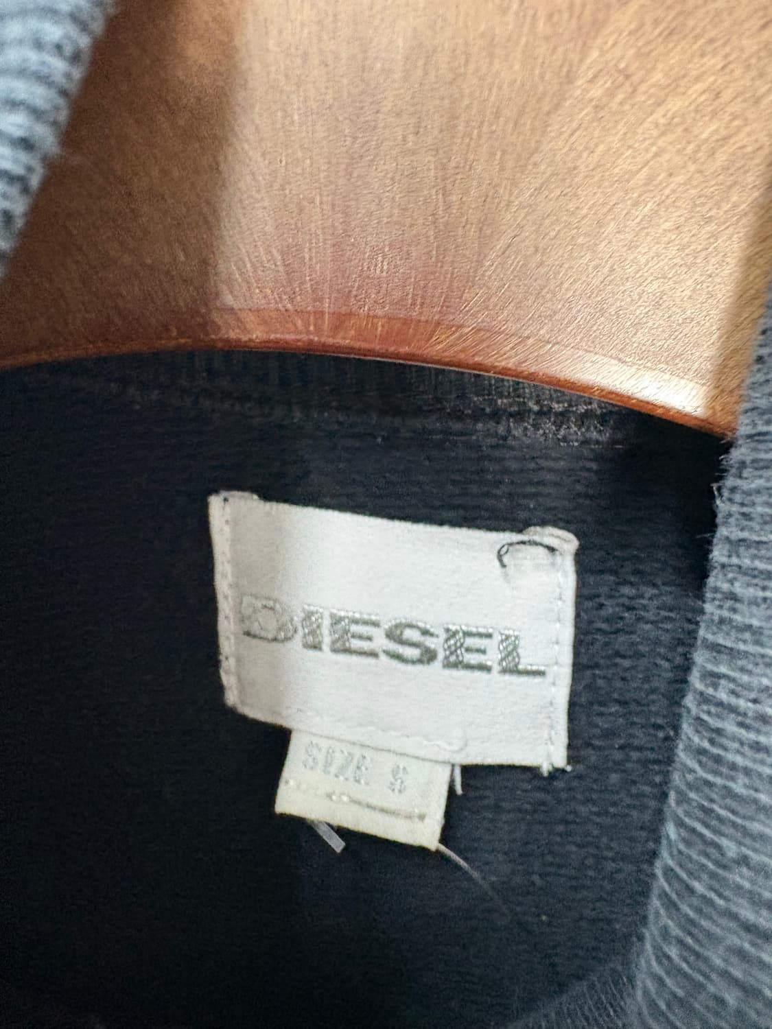 디젤 펑크 빅로고 크롭 스웻집업재킷 A2432 상품이미지6