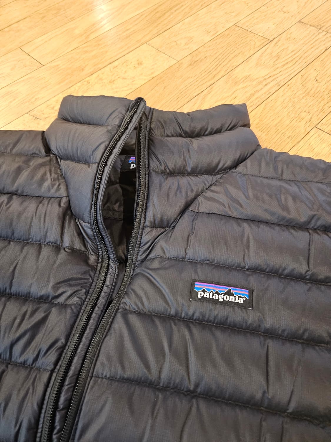 파타고니아 다운 스웨터 맨 L 1회착 판매 경량 패딩 등산 클라이밍 상품이미지2