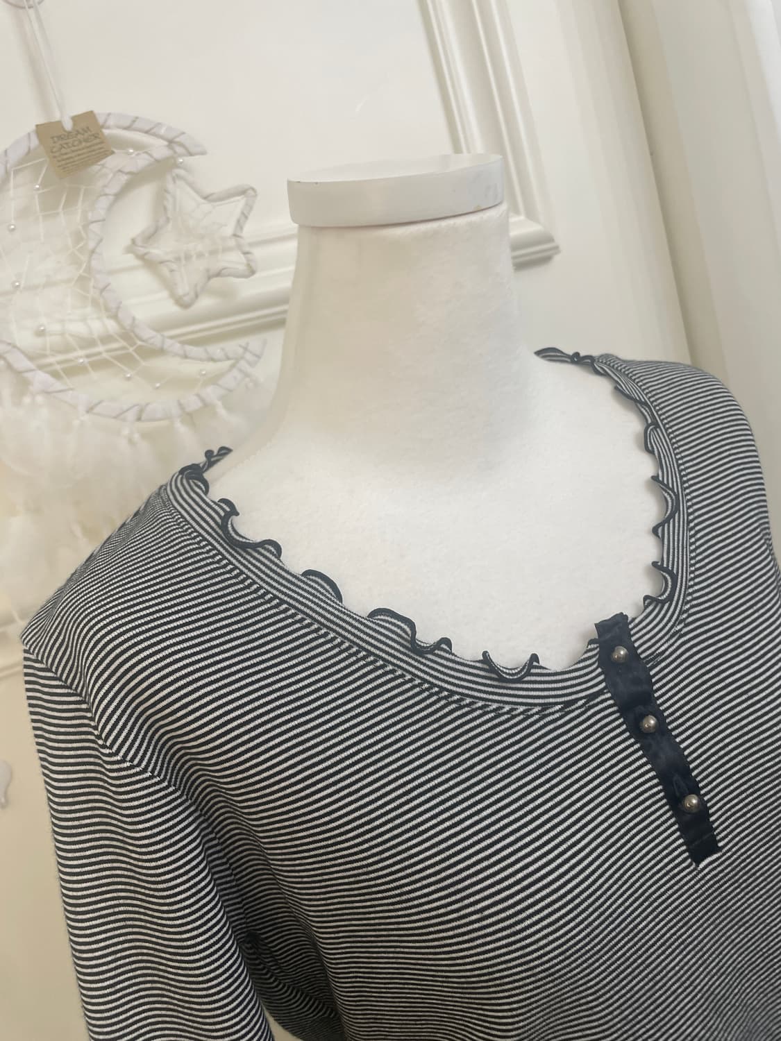 black stripe ruffle point basic top 상품이미지8