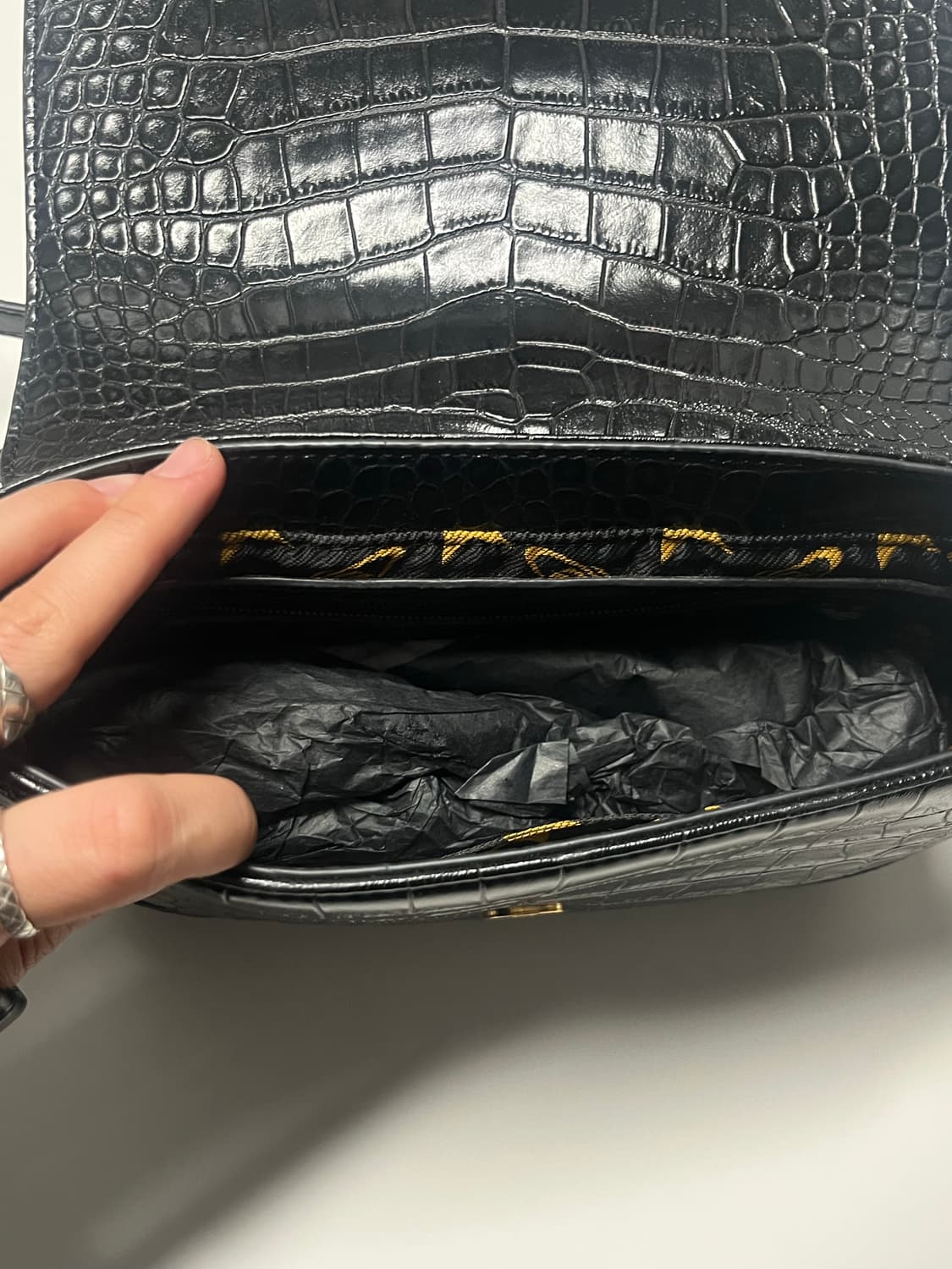 [Vivienne Westwood] 비비안웨스트우드 크록 레더 크로스백 상품이미지4