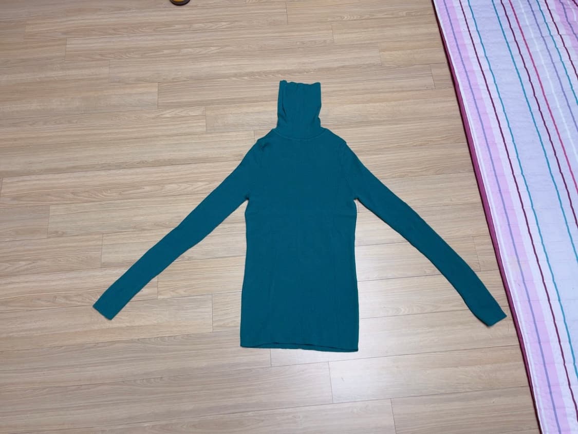 유니클로 재팬 터틀넥 니트 상품이미지1