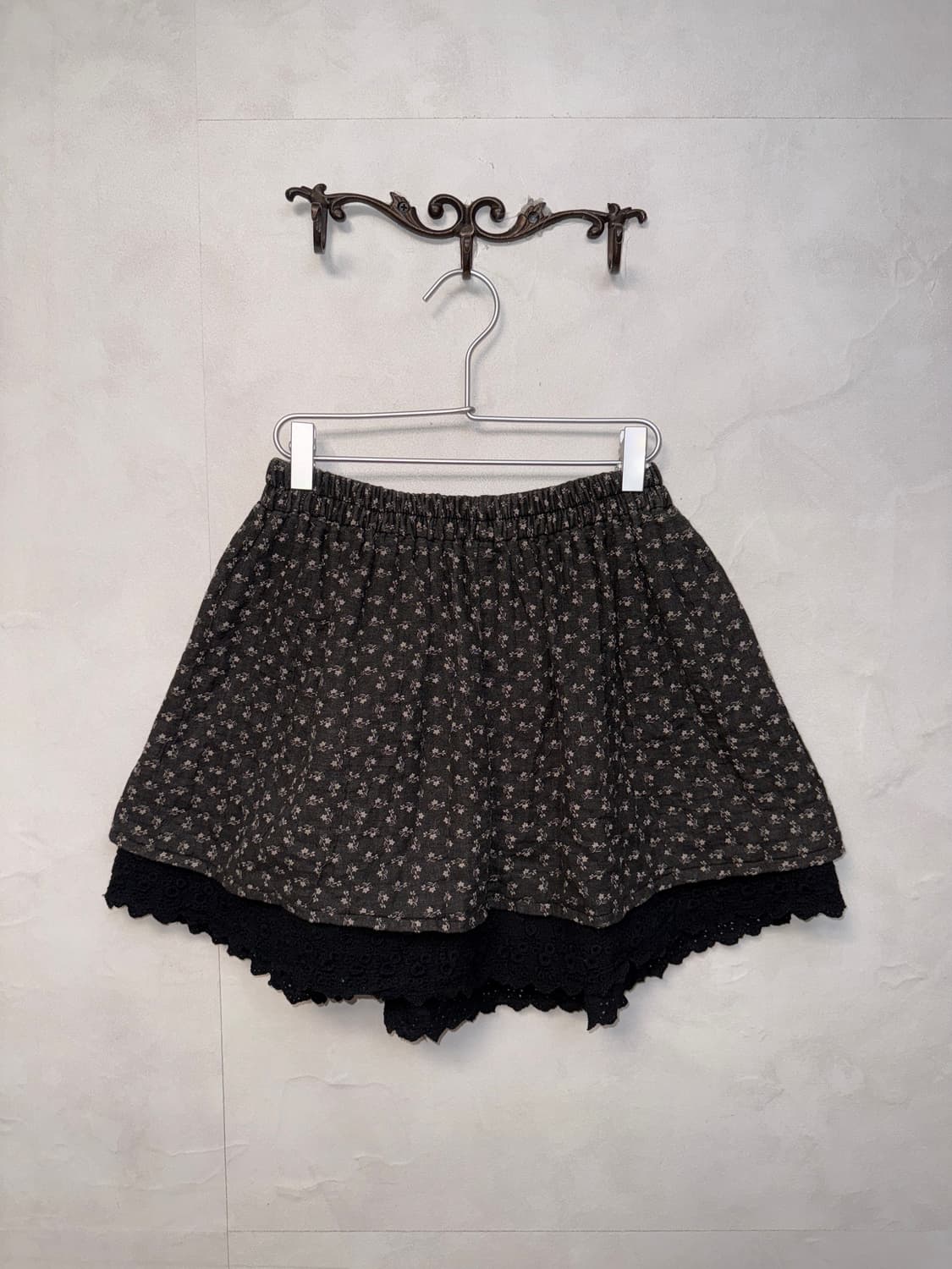 Charcoal floral lace quilting skirt 상품이미지1