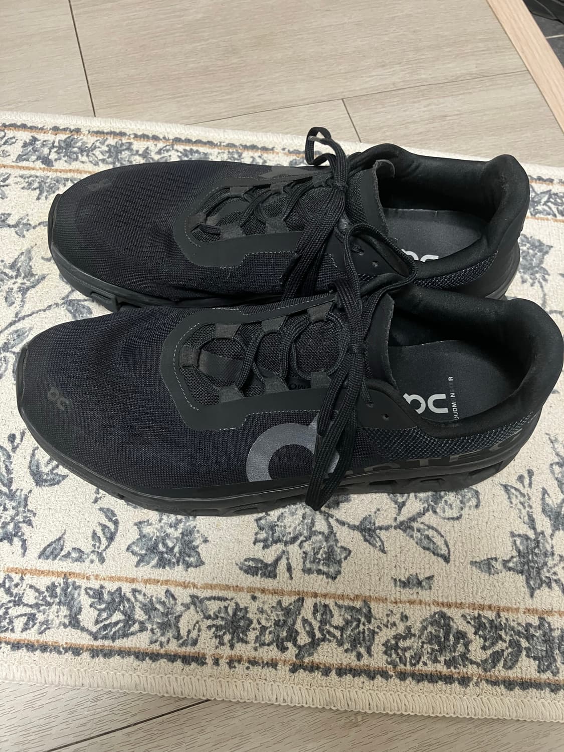 온러닝 클라우드 몬스터 285 상품이미지1