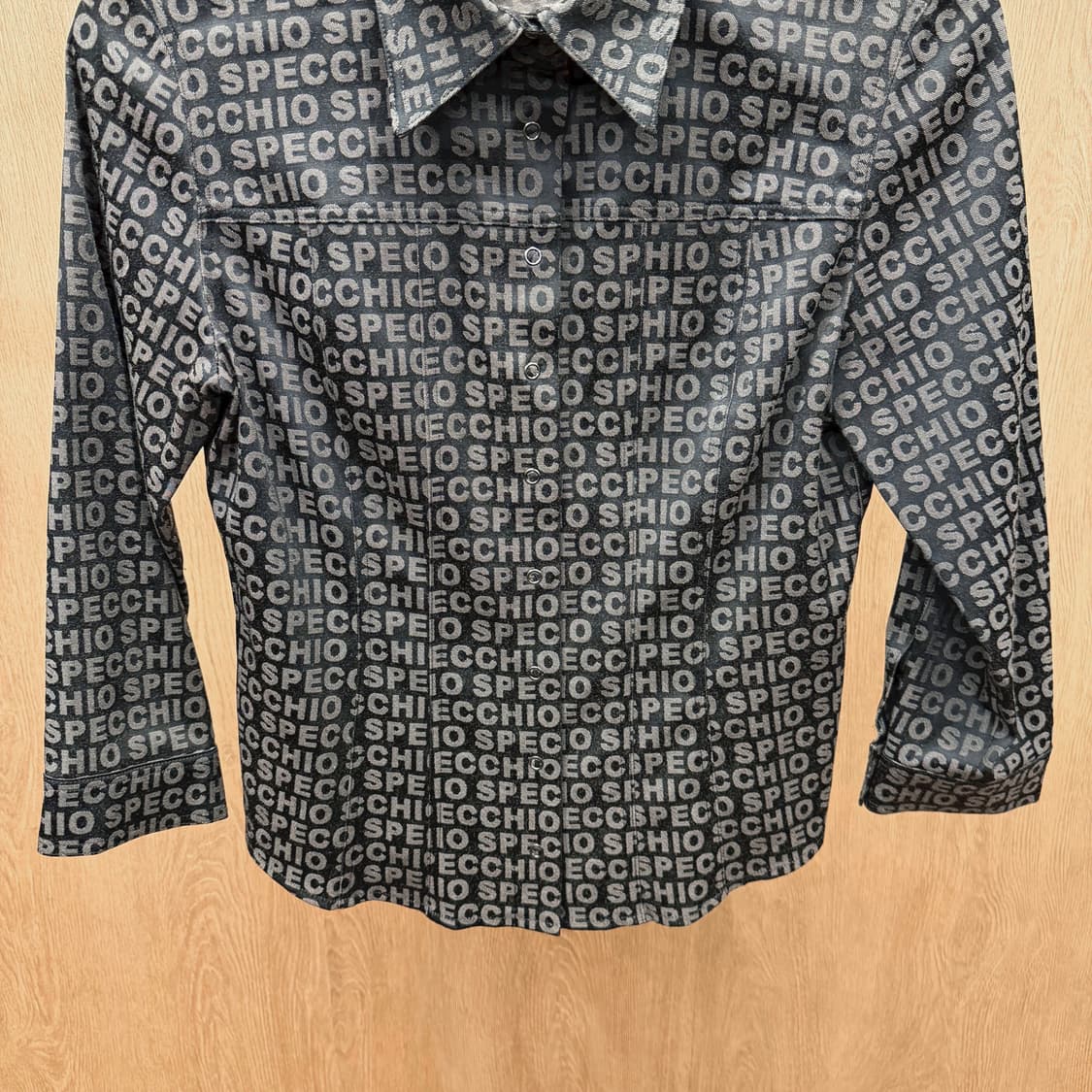 스피치오 셔츠 7부 소매 로고 레터링 올오버 프린팅 디테일 레귤러핏 블랙 상품이미지5
