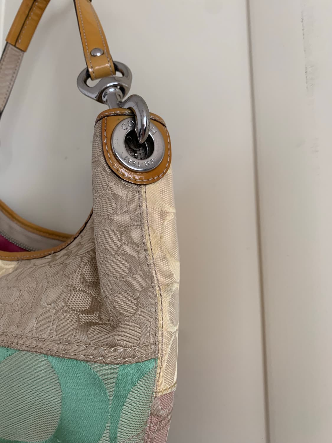 코치 호보 패치 백. 스몰사이즈 상품이미지4