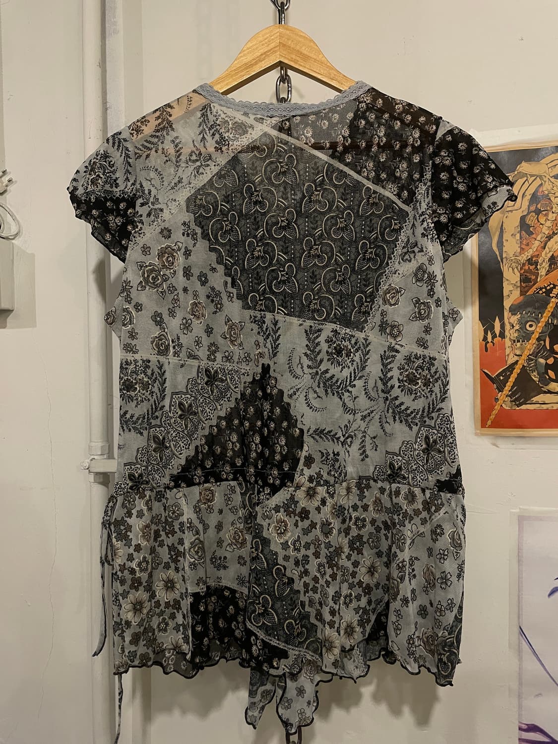 오리엔탈 패턴 레이스 아일렛 리본 나무버튼 하늘색 탑 상품이미지4