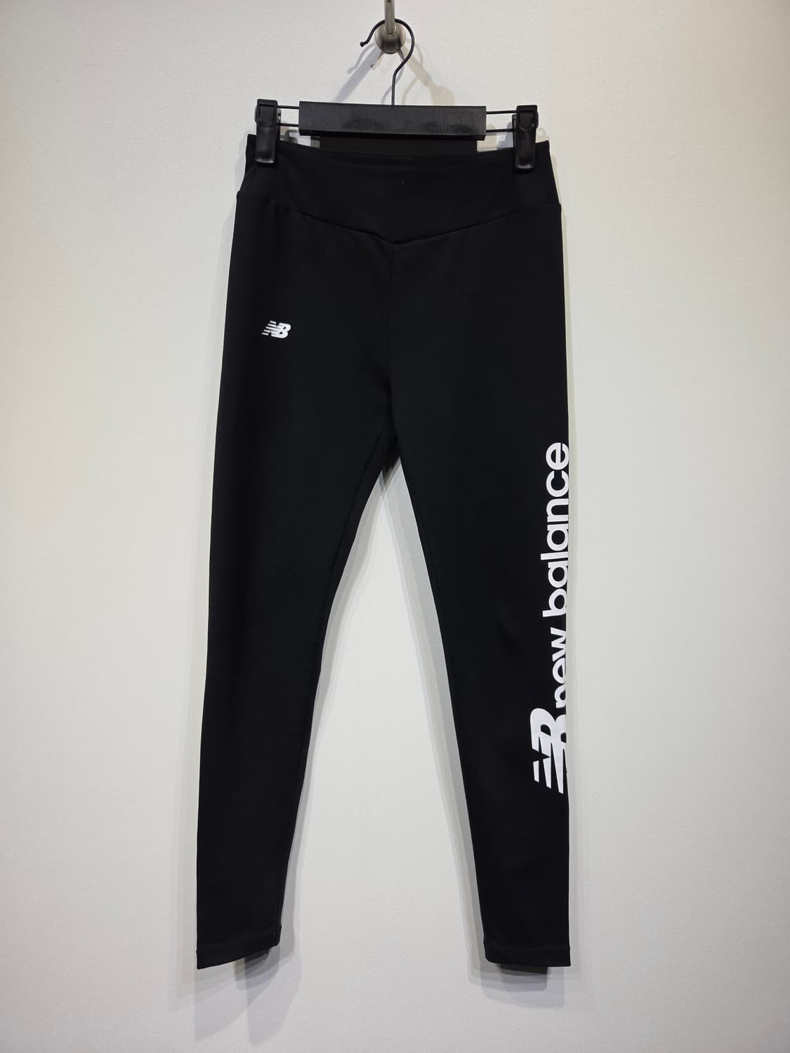 뉴발란스 우먼스 사이드 레터링 레깅스 상품이미지2