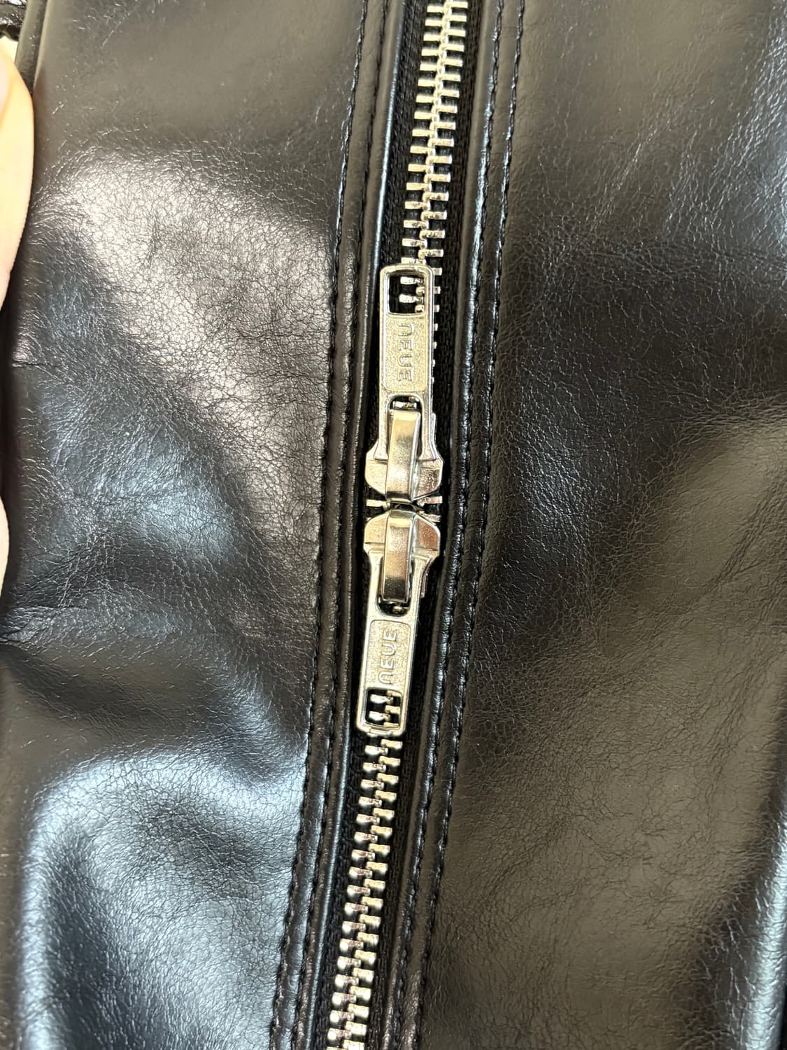 NEUE 노이에 보스턴백 레더 블랙 미디움 상품이미지3