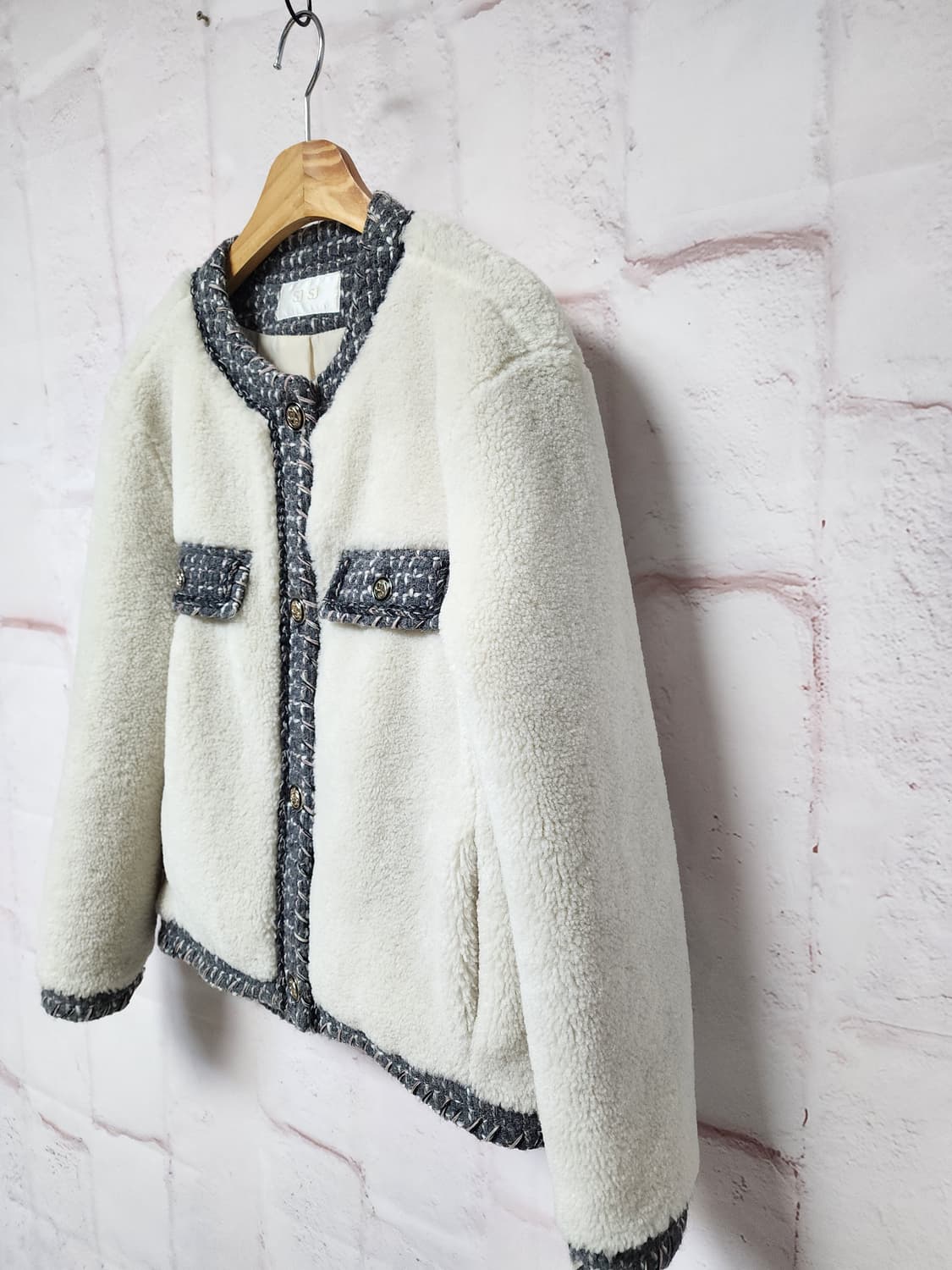 아이보리 컬러의 SJ SJ 뽀글이 트위드 자켓 상품이미지2