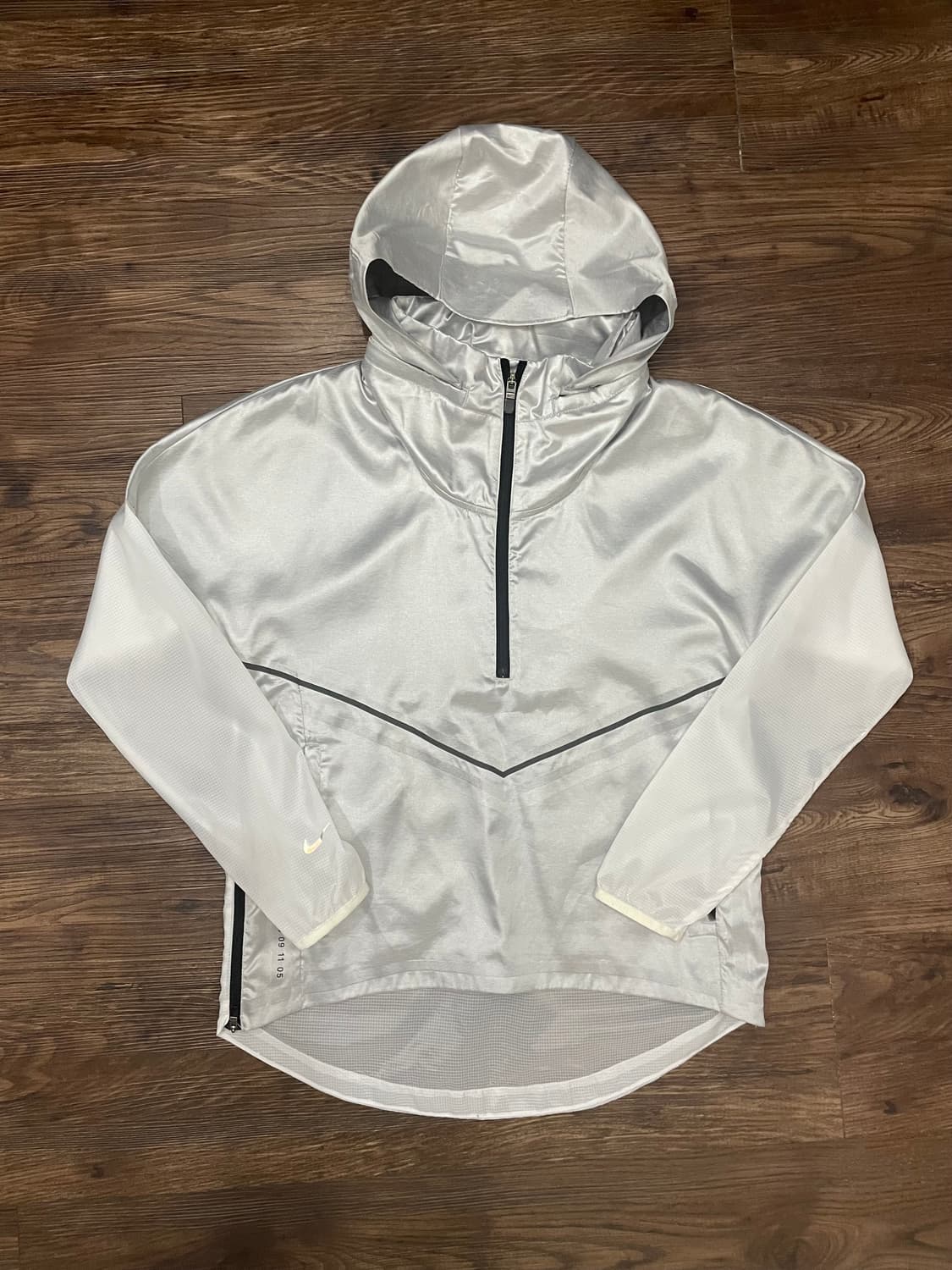 나이키 러닝 테크팩 윈드 아노락 바람막이 후드 자켓 실버 상품이미지4