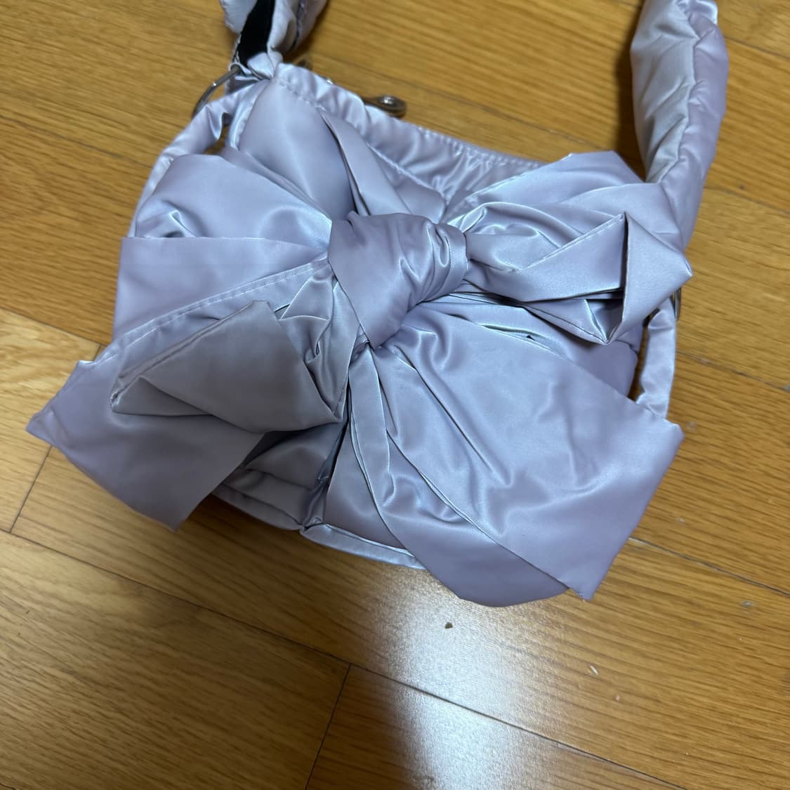 이우가마카라스 리본 패딩백 상품이미지4