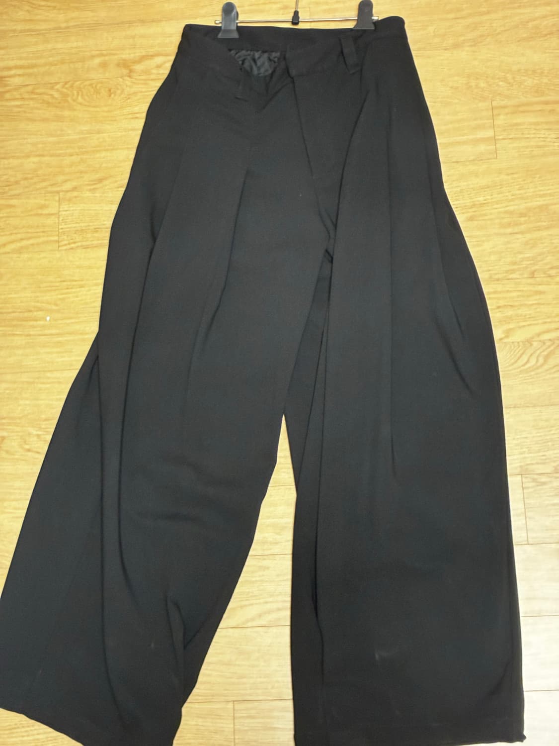 멀티 플리츠 와이드 슬랙스 블랙 상품이미지2