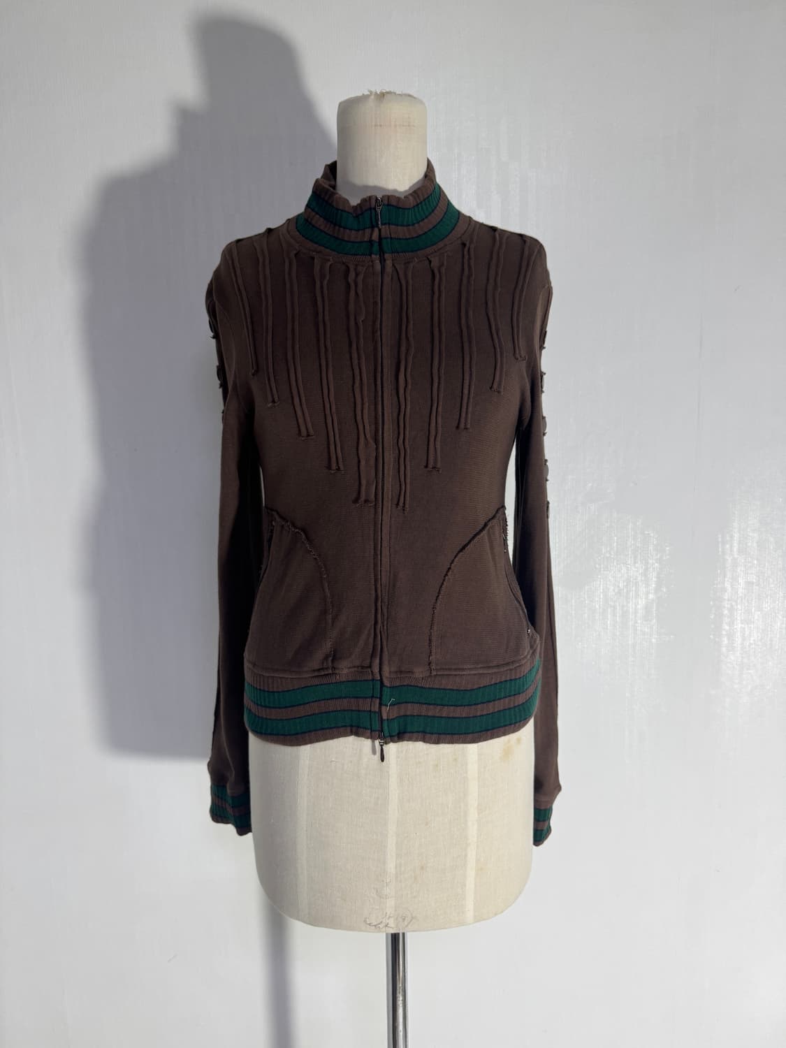 Koji tachiyama 컷오프 테이프 디테일 집업 자켓 y2k 상품이미지3