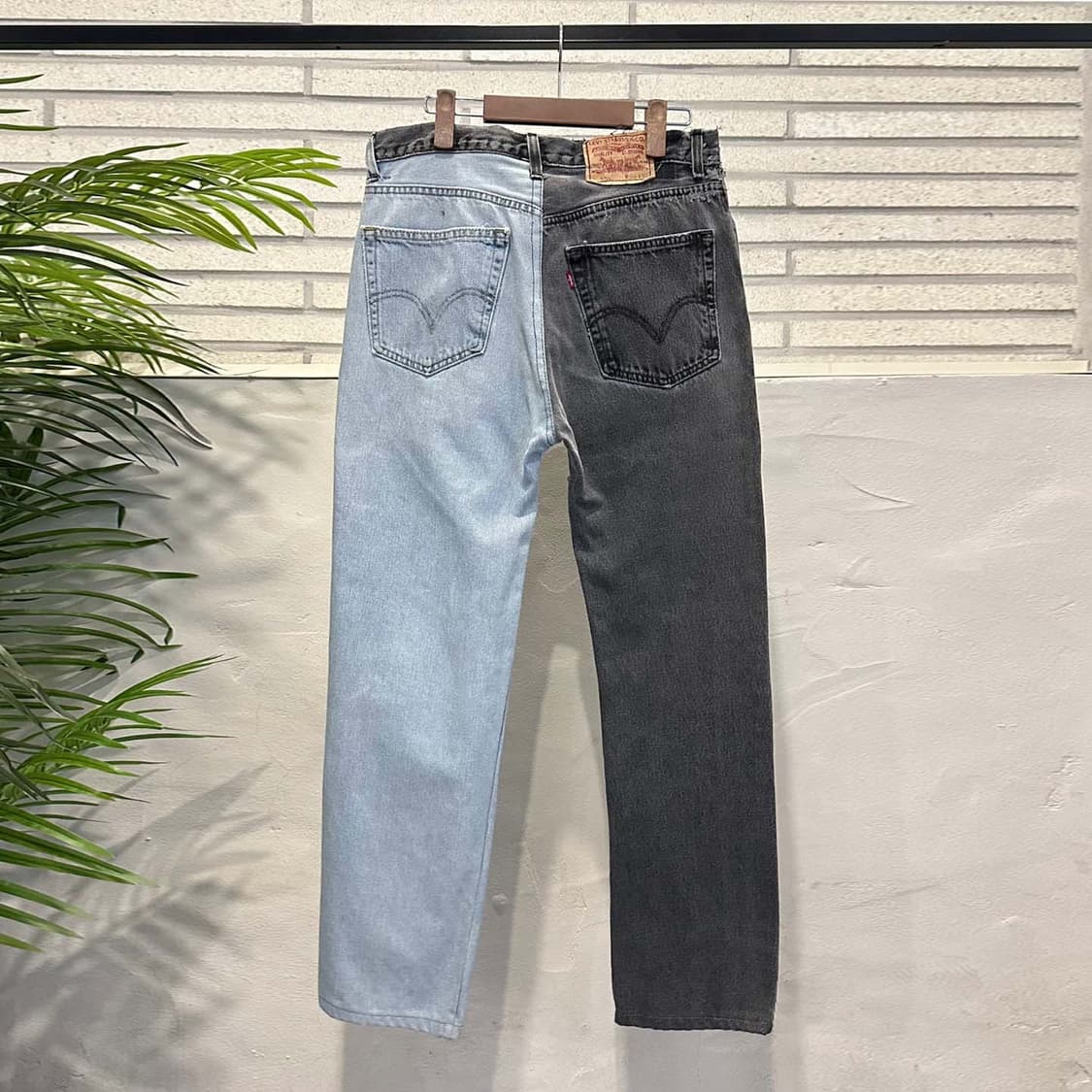 리바이스 리메이크 데님 팬츠 레귤러핏 배색 패치 로고 디테일 흑청 연청 상품이미지3