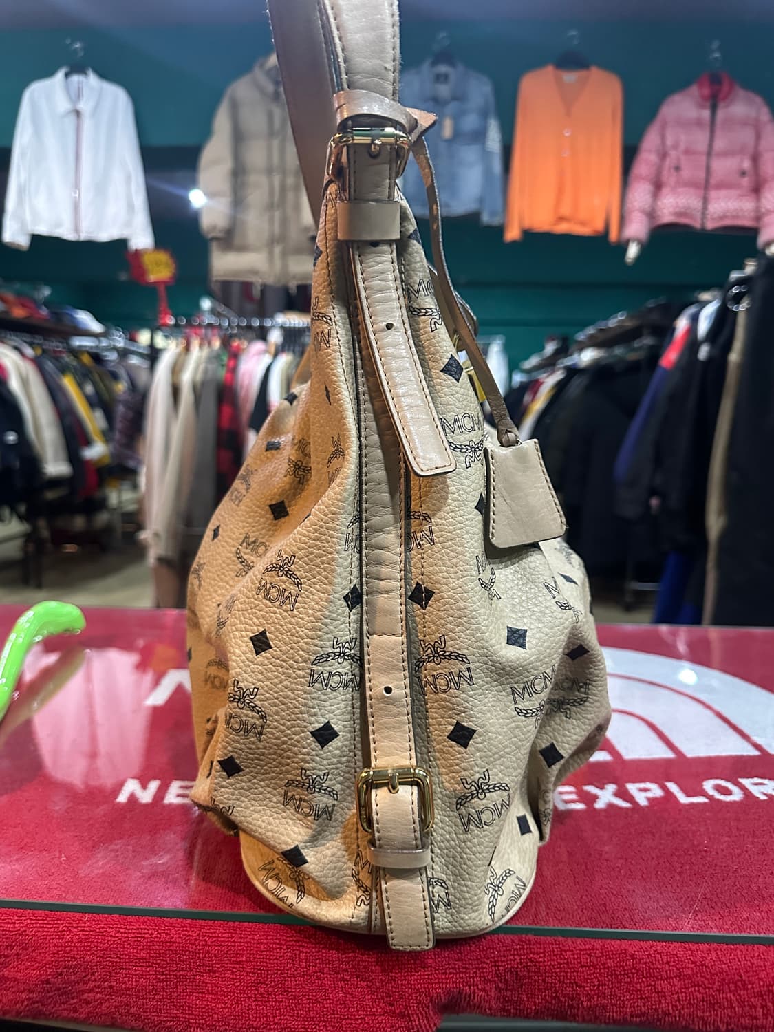 MCM 아이보리 숄더백 상품이미지3