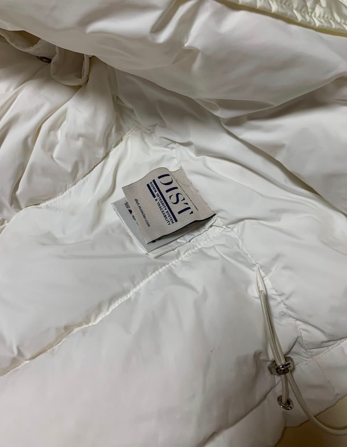 몽클레어 테크니컬 나일론 소재 다운 패딩 상품이미지5