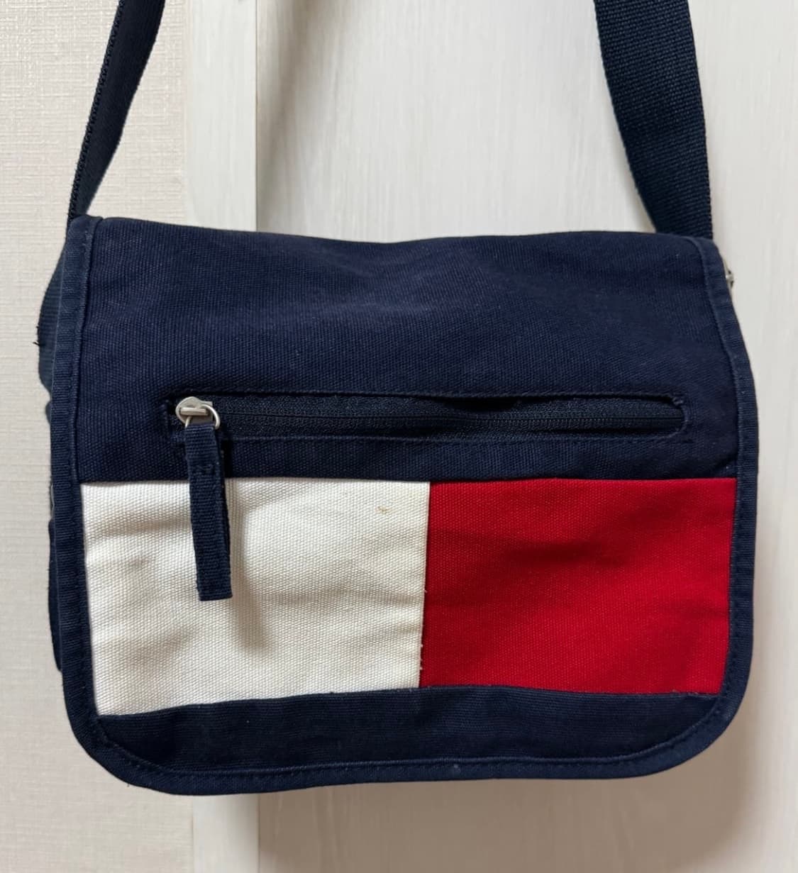 타미힐피거 미니 크로스백 상품이미지1