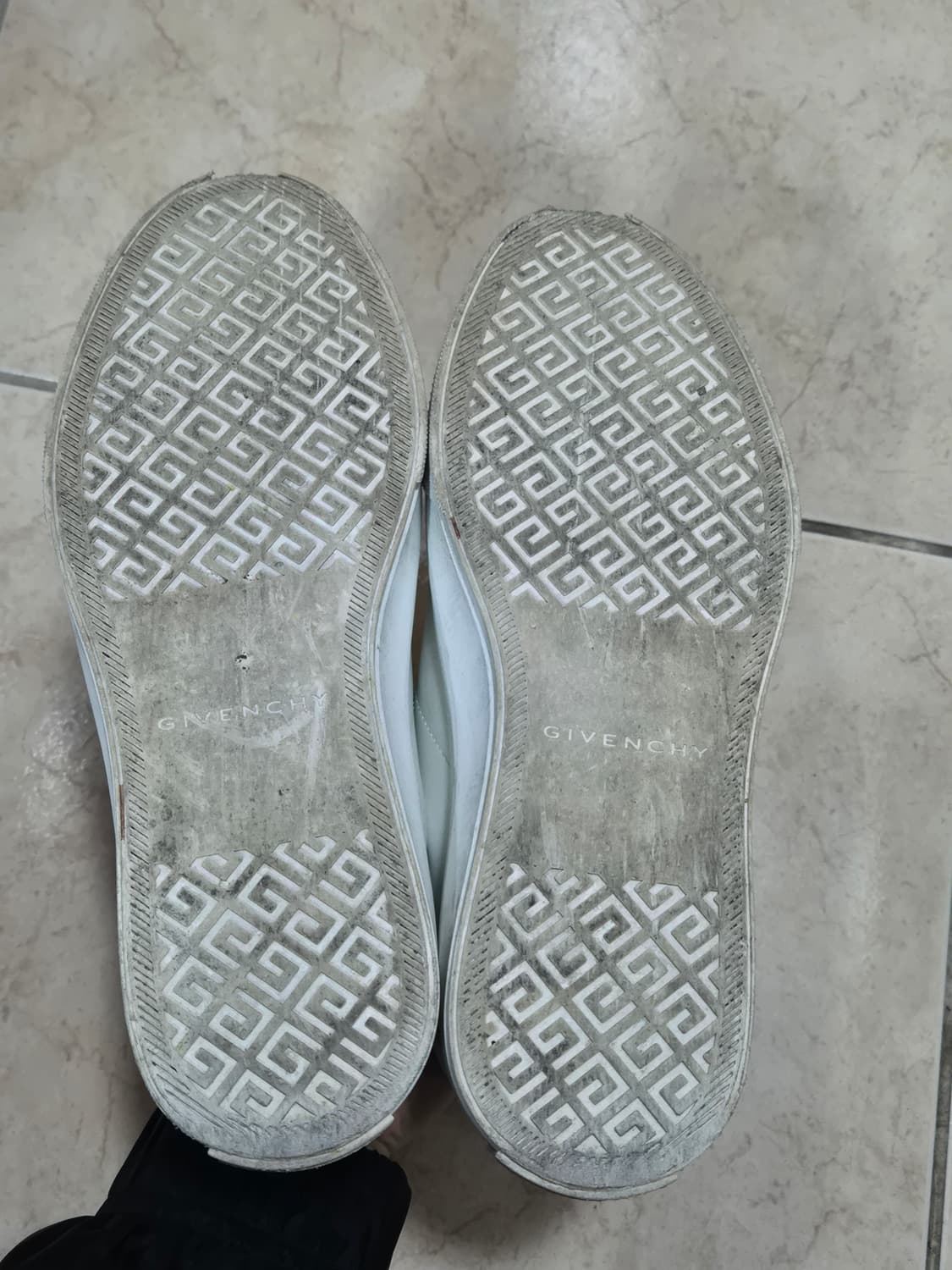 지방시 화이트 스니커즈 36.5 (235mm) 상품이미지6