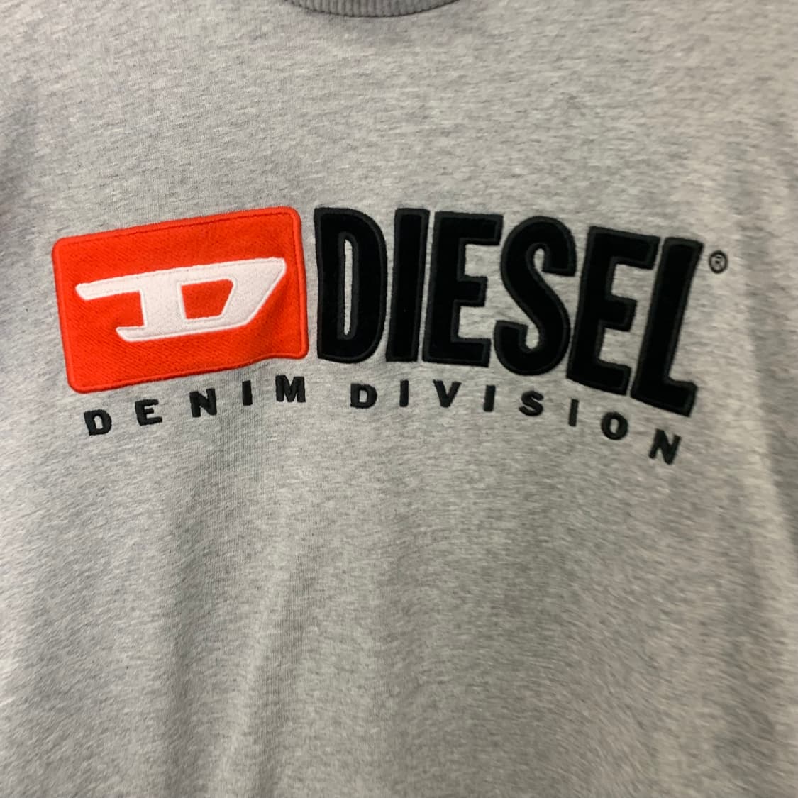 디젤 자수 빅로고 그레이 맨투맨 상품이미지3