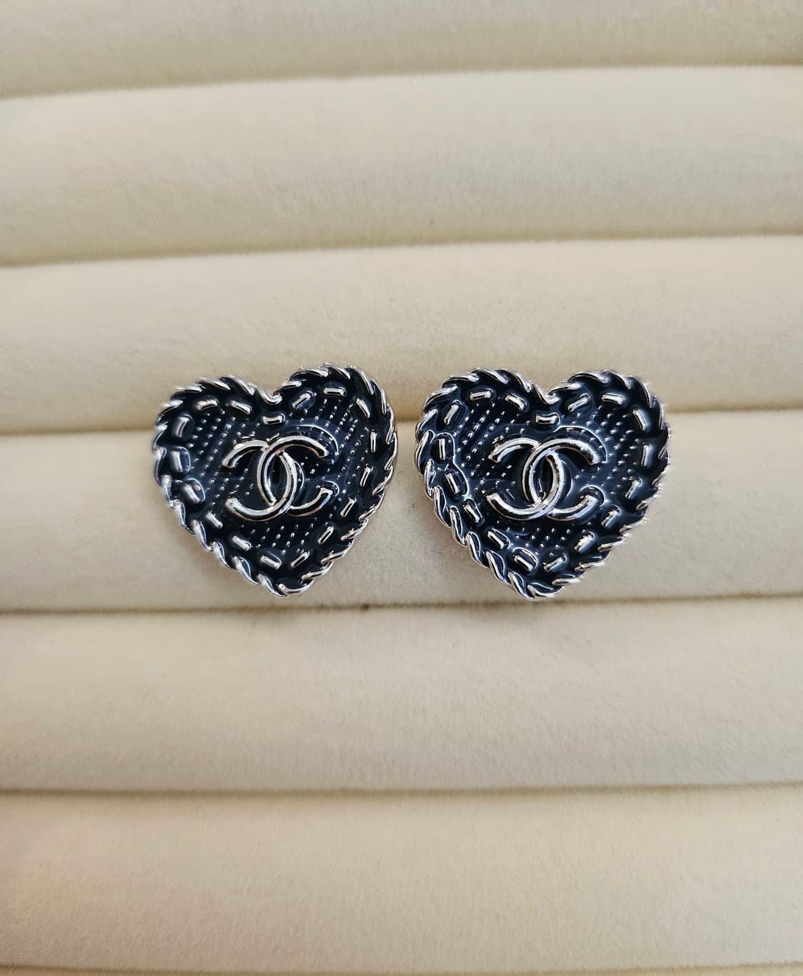 샤넬 업사이클링 데님 하트  귀걸이 상품이미지1